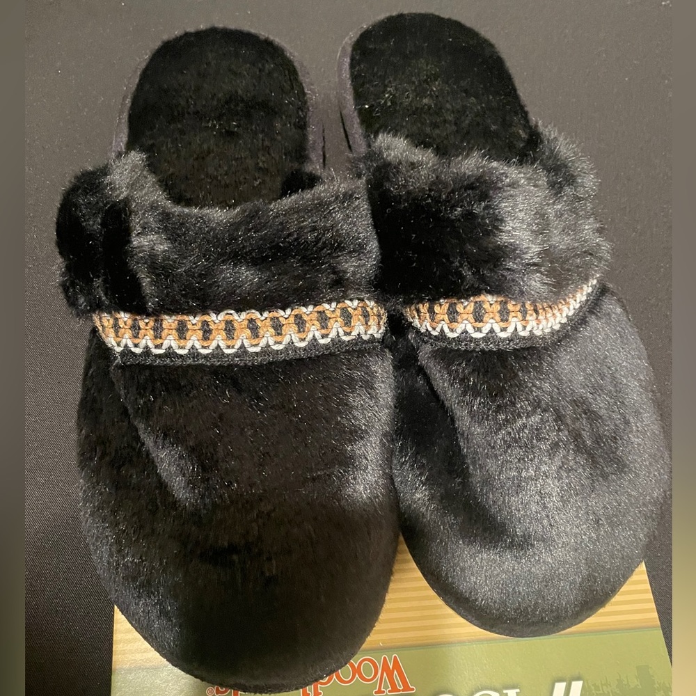 ISOTONER SLIPPERS
